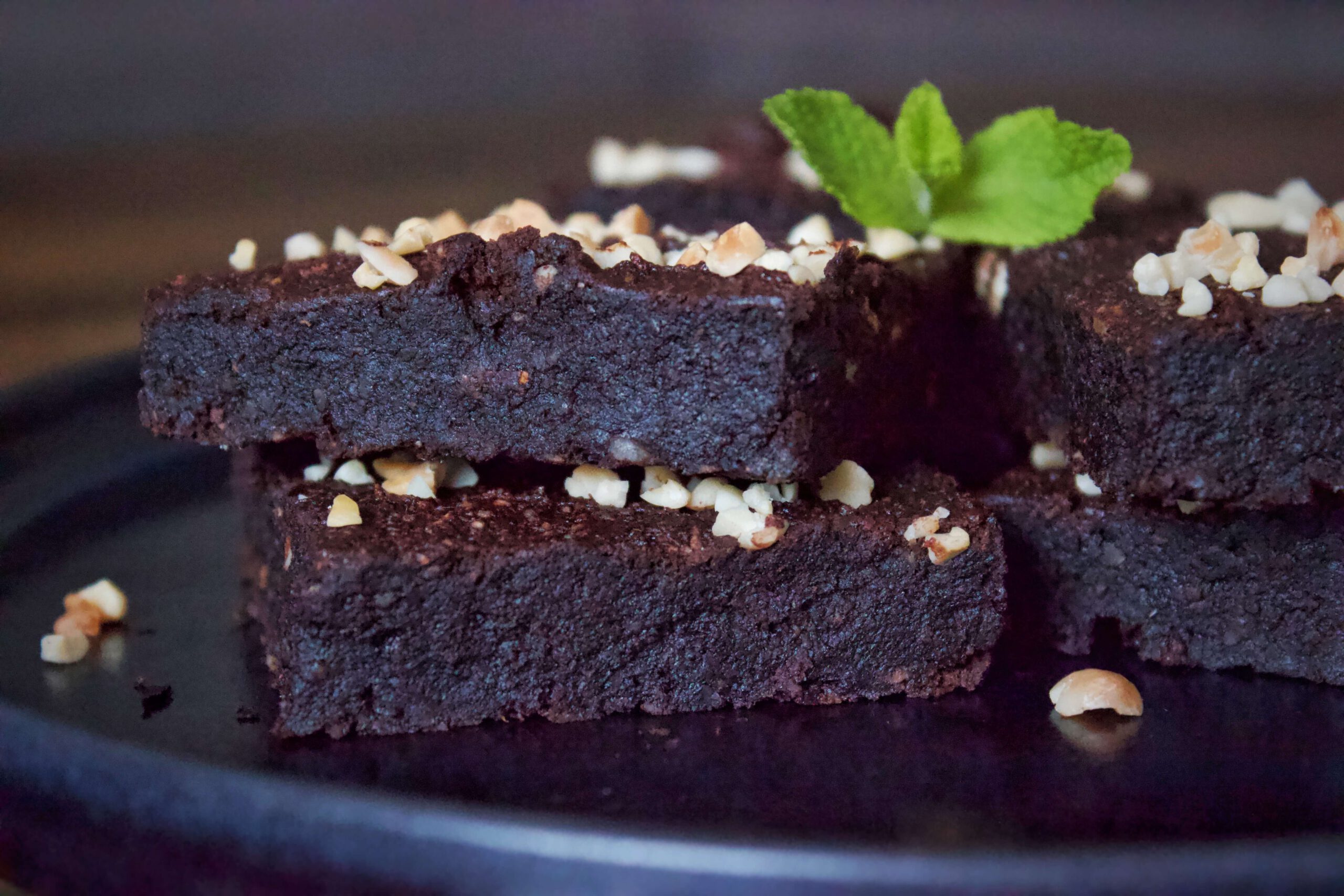 Dattel-Brownies ohne raffinierten Zucker // sei-gesuender.de